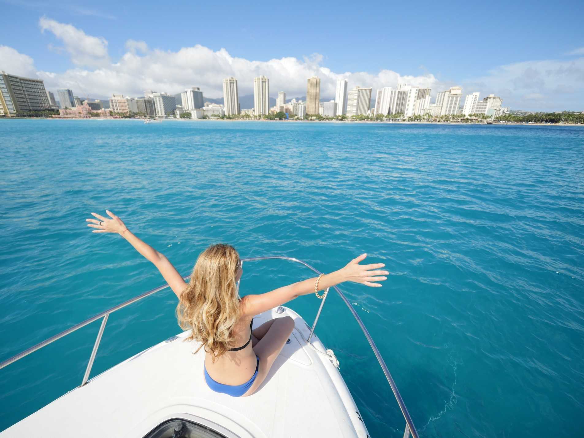 welcoming-honolulu-city-from-the-yacht_t20_V7Vvo7_optimized welcoming-honolulu-city-from-the-yacht_t20_V7Vvo7_optimized